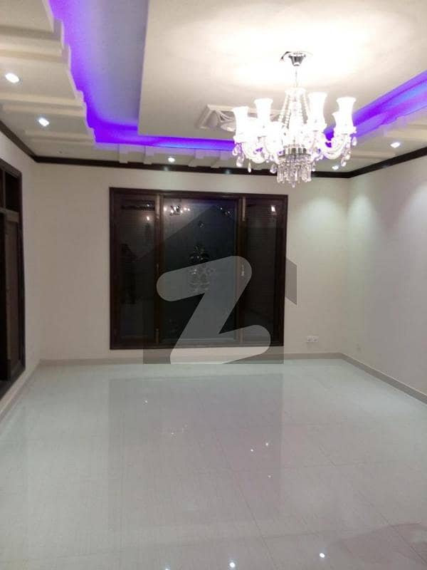 ڈی ایچ اے فیز 7 ایکسٹینشن ڈی ایچ اے ڈیفینس,کراچی میں 6 کمروں کا 1 کنال مکان 10.5 کروڑ میں برائے فروخت۔