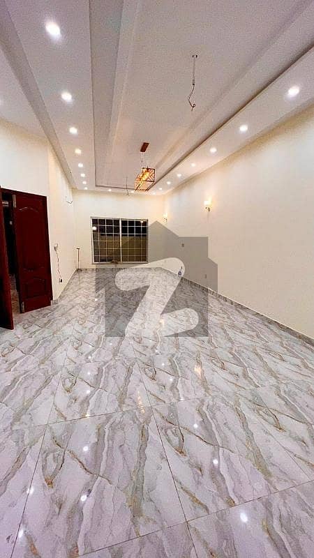 بحریہ آرچرڈ فیز 1 بحریہ آرچرڈ,لاہور میں 5 کمروں کا 8 مرلہ مکان 2.4 کروڑ میں برائے فروخت۔
