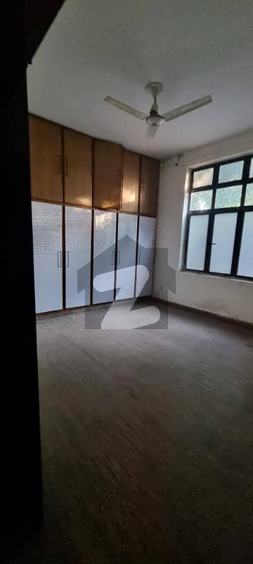 Gulberg 2 For Office Upper Portion 3 Beds 3 Baths Tv Launch Drawingroom Hall Kitchen