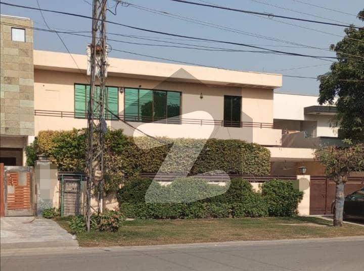 ماڈل ٹاؤن ایکسٹینشن ماڈل ٹاؤن,لاہور میں 5 کمروں کا 1 کنال مکان 8.5 کروڑ میں برائے فروخت۔