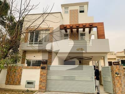 10 Marla brand new house available for rent