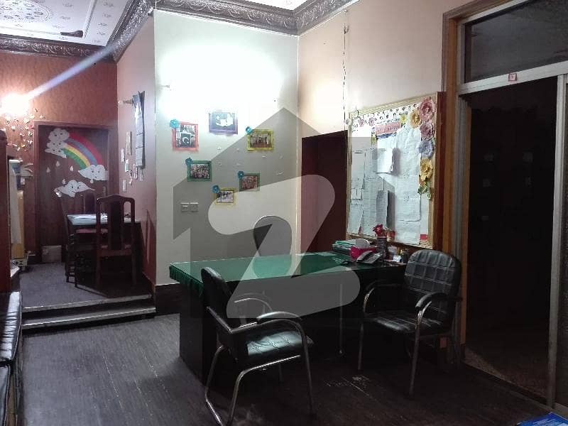 ماڈل ٹاؤن ایکسٹینشن ماڈل ٹاؤن,لاہور میں 7 کمروں کا 3 کنال مکان 35.0 کروڑ میں برائے فروخت۔