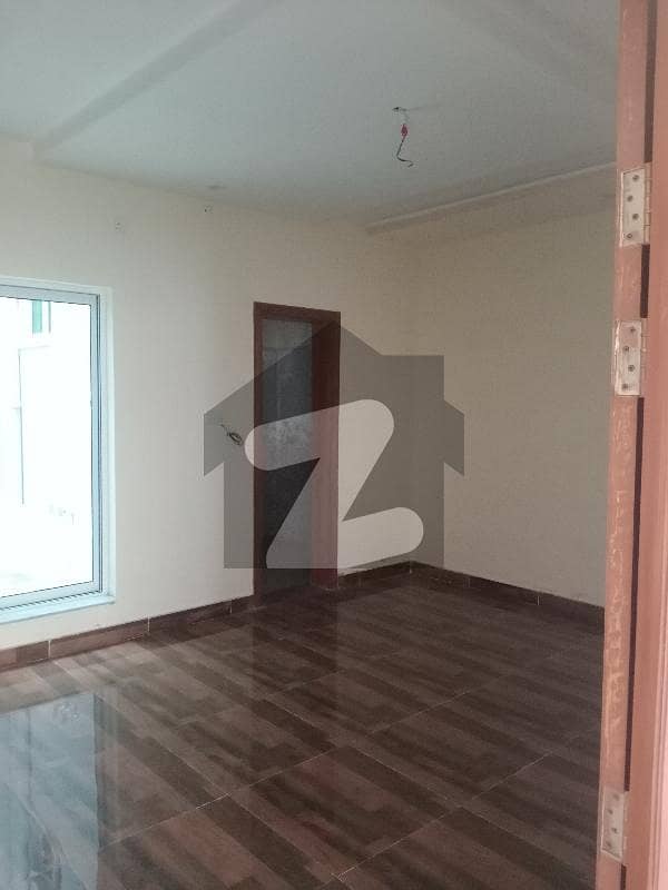 یونیورسٹی ٹاؤن فیصل آباد میں 4 کمروں کا 4 مرلہ مکان 1.45 کروڑ میں برائے فروخت۔
