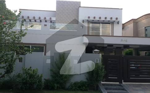 1 Kanal Immaculate Condition Design Bungalow Ideal Location In Phase 3