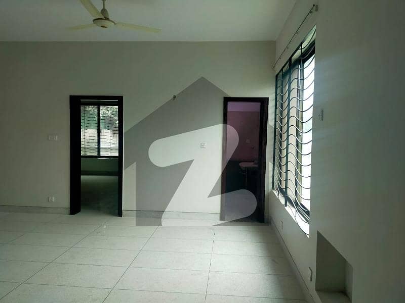 گلبرگ 3 گلبرگ,لاہور میں 3 کمروں کا 1 کنال بالائی پورشن 1.4 لاکھ میں کرایہ پر دستیاب ہے۔