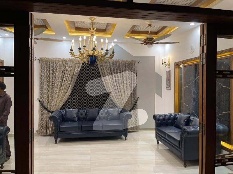 بحریہ ٹاؤن سیکٹر سی بحریہ ٹاؤن,لاہور میں 5 کمروں کا 12 مرلہ مکان 5.9 کروڑ میں برائے فروخت۔