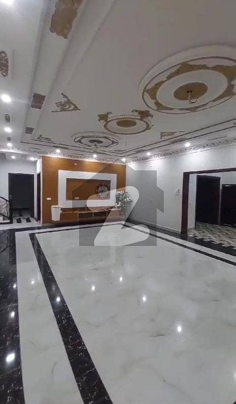 کینال روڈ فیصل آباد میں 5 کمروں کا 1 کنال مکان 3.5 لاکھ میں کرایہ پر دستیاب ہے۔