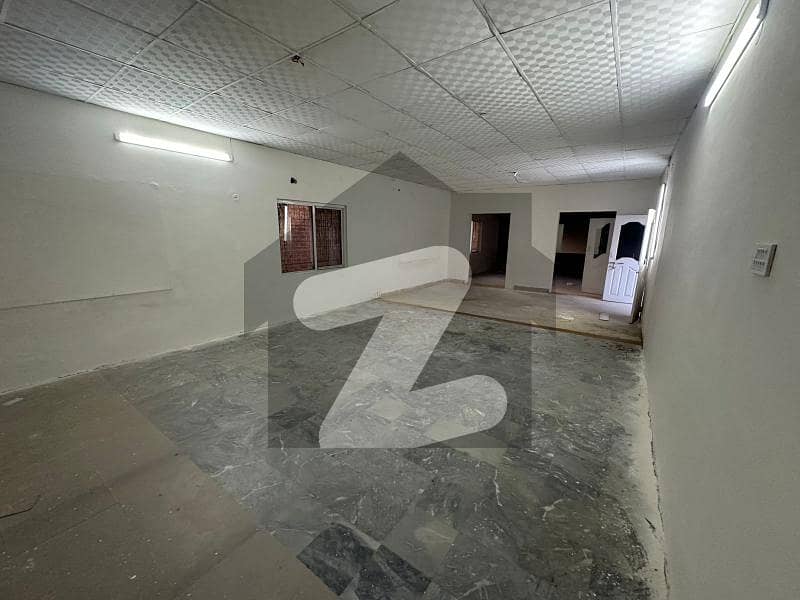 مسلم ٹاؤن لاہور میں 11 کمروں کا 3 کنال مکان 14.0 لاکھ میں کرایہ پر دستیاب ہے۔