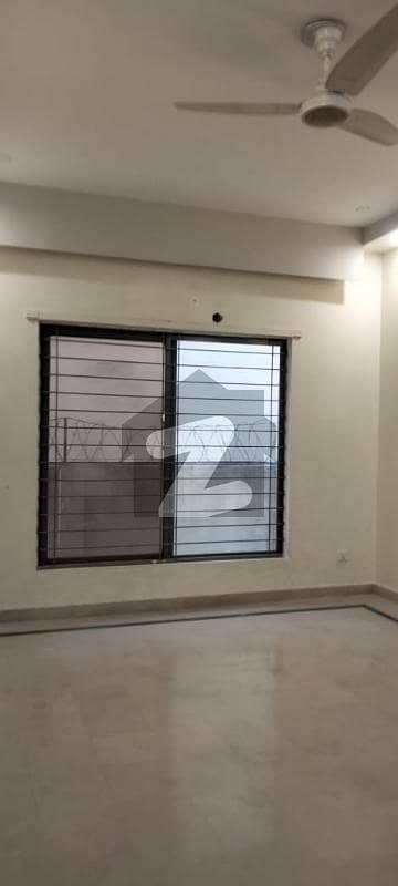 Dha Phase 3 One Kanal Upper Portion For Rent Ideal Location