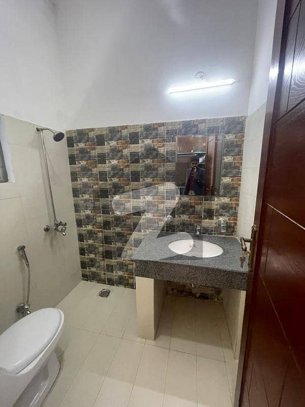 جوبلی ٹاؤن ۔ بلاک ایف جوبلی ٹاؤن,لاہور میں 6 کمروں کا 7 مرلہ مکان 2.25 کروڑ میں برائے فروخت۔
