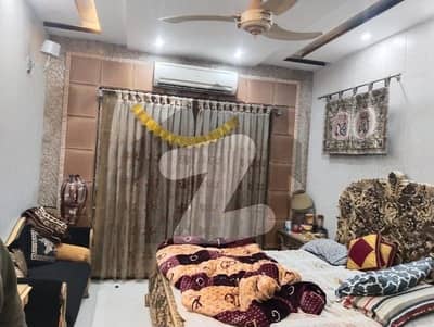 جوہر ٹاؤن فیز 1 جوہر ٹاؤن,لاہور میں 5 کمروں کا 11 مرلہ مکان 3.8 کروڑ میں برائے فروخت۔