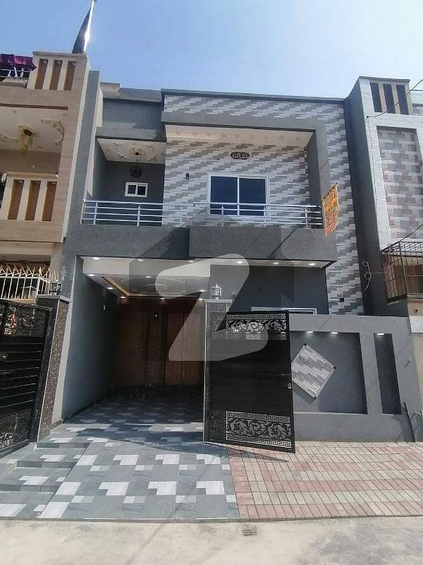 الرحمان گارڈن فیز 2 الرحمان گارڈن,لاہور میں 4 کمروں کا 4 مرلہ مکان 1.35 کروڑ میں برائے فروخت۔