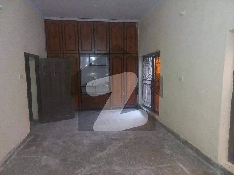 نیو مسلم ٹاؤن لاہور میں 6 کمروں کا 1 کنال مکان 6.0 کروڑ میں برائے فروخت۔