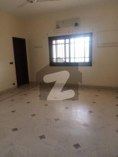 Avail Yourself A Great 1400 Square Feet Flat In Clifton - Block 3