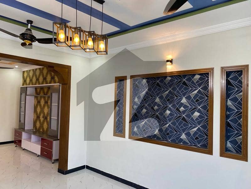 سوان گارڈن ۔ بلاک اے سوان گارڈن,اسلام آباد میں 6 کمروں کا 10 مرلہ مکان 1.1 لاکھ میں کرایہ پر دستیاب ہے۔