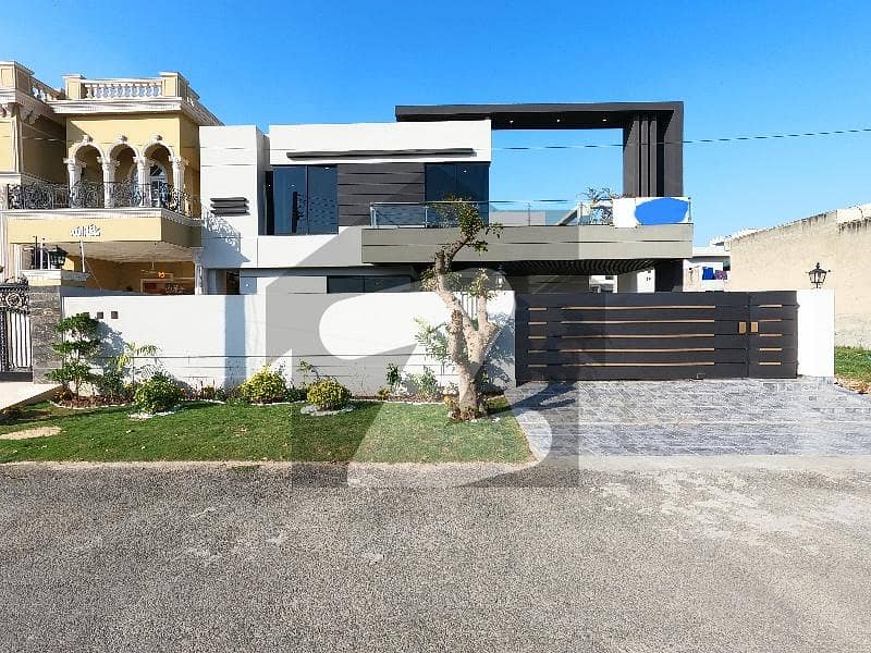 1 Kanal Facing Park House For Sale In J Block Of Valencia Lahore