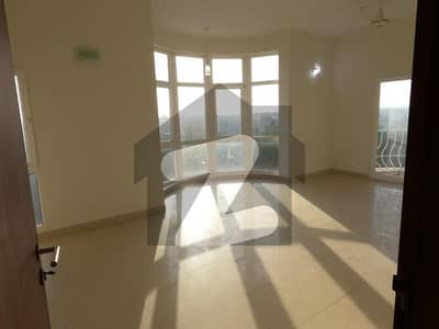 Very Well Maintained 3760 Square Feet 4 Bedroom Ultra Luxury Apartment In One Of The Most Prominent Project Of City Known As Creek Vista Located At DHA Phase 8 Is Available For Sale