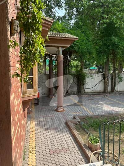 گلبرگ 2 گلبرگ,لاہور میں 5 کمروں کا 2 کنال مکان 7.3 لاکھ میں کرایہ پر دستیاب ہے۔