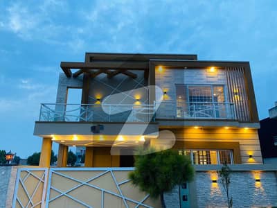 10 Marla Beautiful House Available For Rent In Bahria Town Phase 8
