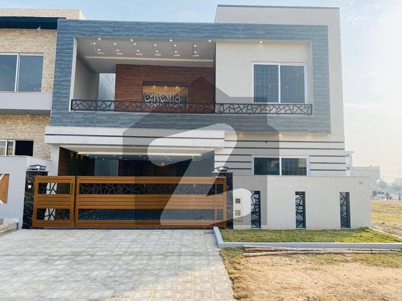 10 Marla Beautiful house available for rent in Bahria Town Phase 8