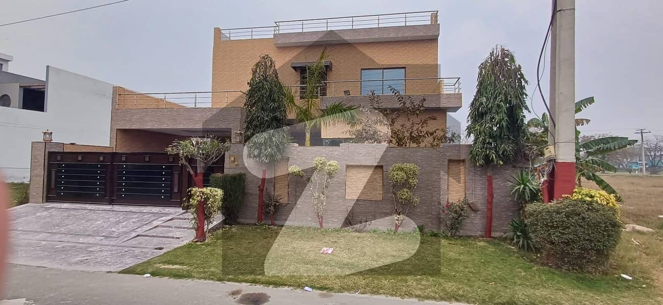 طارق گارڈنز لاہور میں 5 کمروں کا 1 کنال مکان 6.25 کروڑ میں برائے فروخت۔