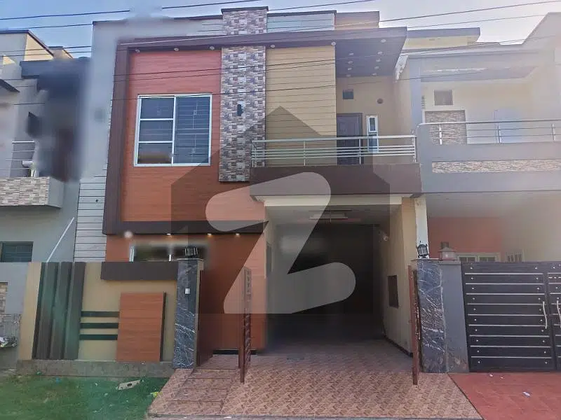 5 Marla Facing Park Upper Portion Available For Rent