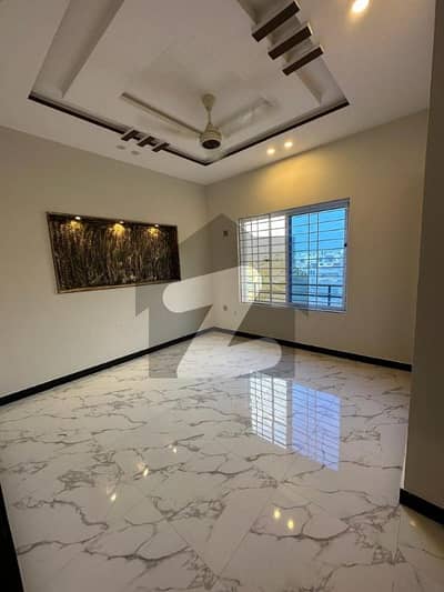 Rafi Block 5 Marla Double Storey House Available For Rent