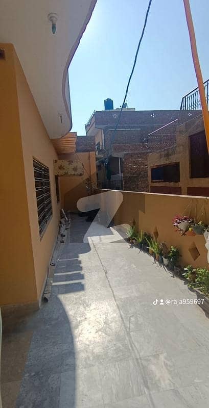A Beautiful And Excellent Constructed 3 Stories House 6 Marla Covered Area 3055 Sqft For Sale With 42.5 Feet Front Bed Rooms 7 Wash Rooms 5 Drawing Dining Parking 2 Small Cars