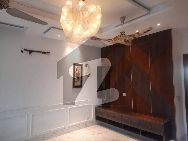 1 Kanal Beautiful & Luxury Upper Portion Available For Rent