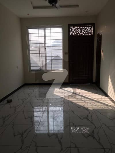 جی ۔ 15 اسلام آباد میں 4 کمروں کا 7 مرلہ مکان 3.1 کروڑ میں برائے فروخت۔