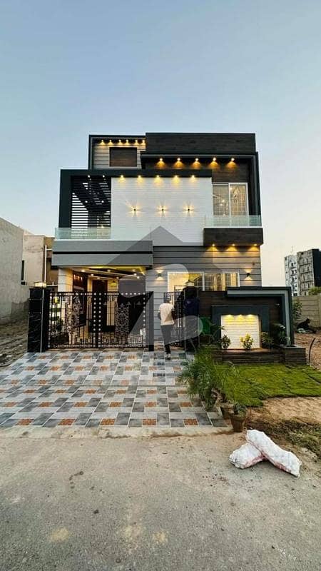Urgent Sale House In BAHRIA TOWN LAHORE