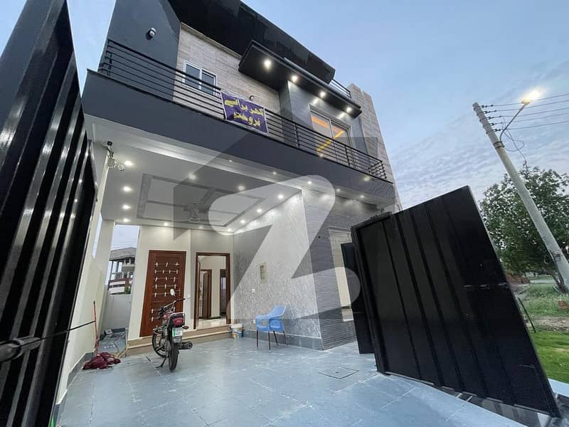 5 Marla Brand New House For Sale Near To Park 40 Ft Road