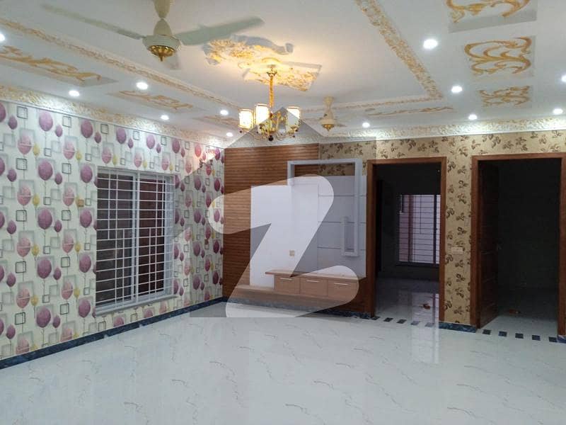 واپڈا ٹاؤن فیز 1 واپڈا ٹاؤن,لاہور میں 5 کمروں کا 1 کنال مکان 2.1 لاکھ میں کرایہ پر دستیاب ہے۔