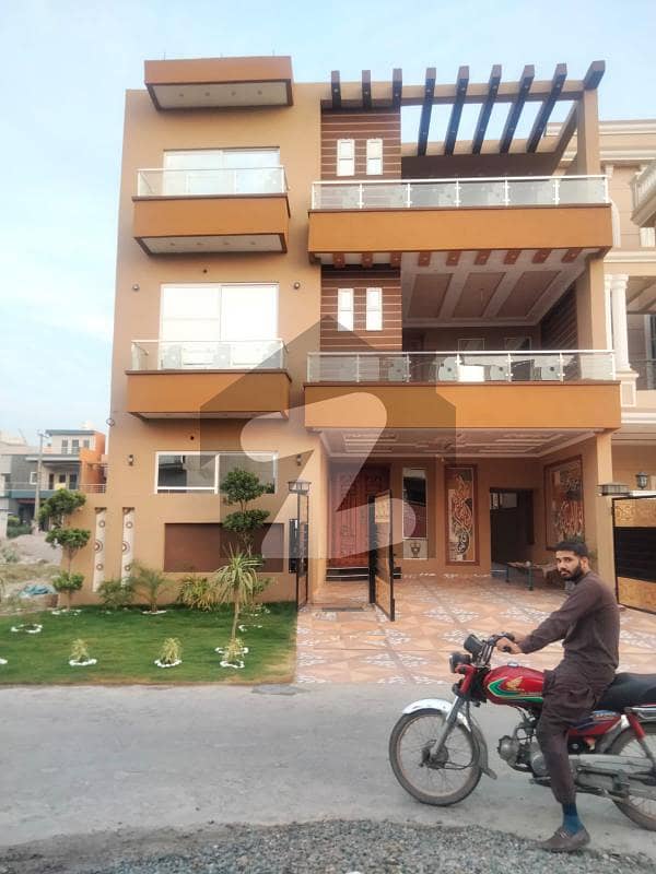 ایل ڈی اے ایوینیو ۔ بلاک جے ایل ڈی اے ایوینیو,لاہور میں 7 کمروں کا 10 مرلہ مکان 3.5 کروڑ میں برائے فروخت۔