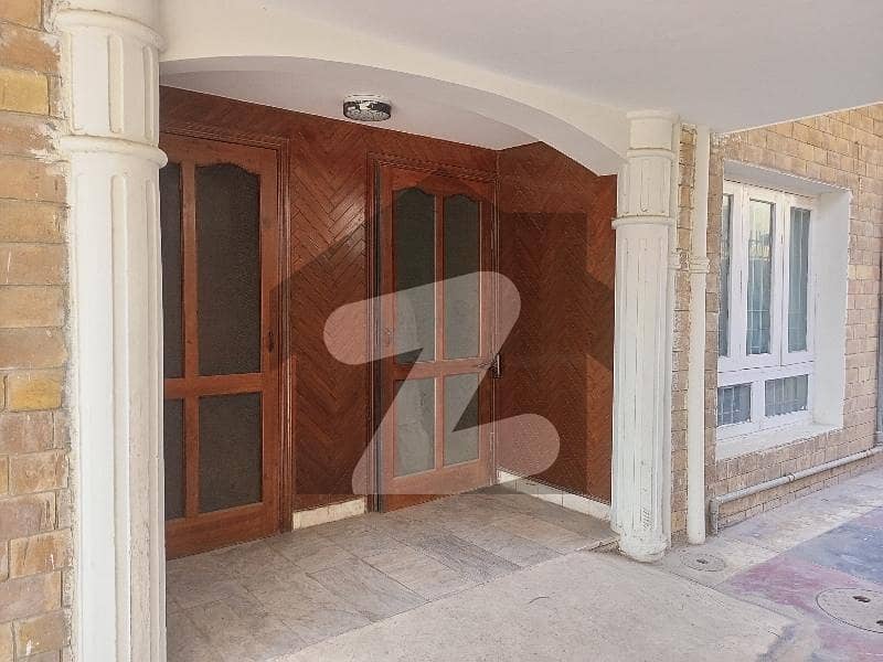 666 Square Yards House Available For Rent F10 Islamabad