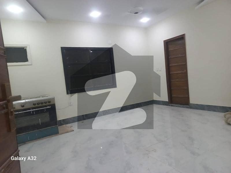 Get This Amazing Prime Location 250 Square Yards Flat Available In Karachi Administration Employees - Block 5