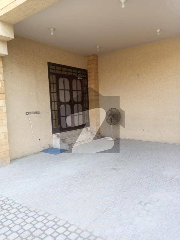 Good Prime Location 600 Square Yards Upper Portion For rent In Karachi Administration Employees - Block 2