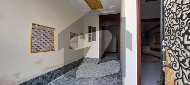 کیپٹل روڈ سیالکوٹ میں 4 کمروں کا 3 مرلہ مکان 1.2 کروڑ میں برائے فروخت۔