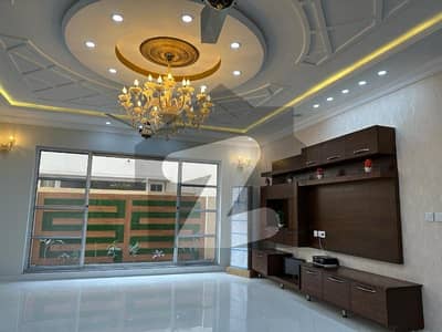 بحریہ ٹاؤن سیکٹر سی بحریہ ٹاؤن,لاہور میں 5 کمروں کا 1 کنال مکان 7.0 کروڑ میں برائے فروخت۔