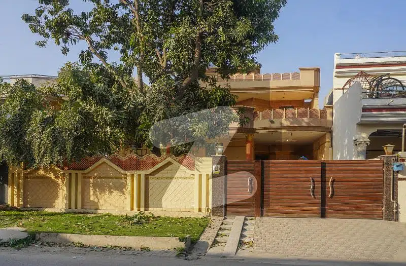 1 Kanal Semi Commercial Luxury House For SALE In Johar Town Hot Location