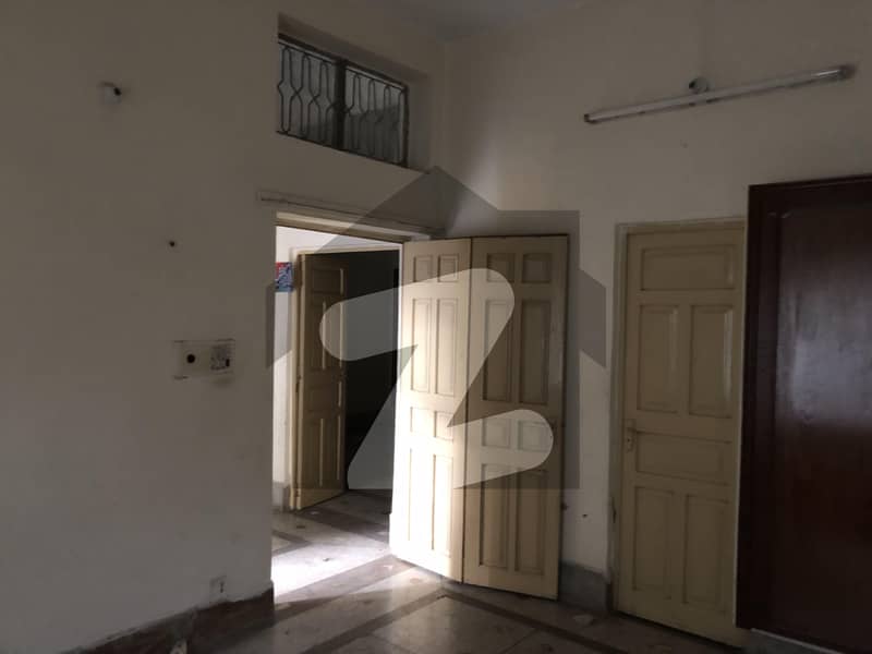 PRIME LOCATION 12 MARLA DOUBLE-STOREY HOUSE IS AVAILABLE FOR SALE.