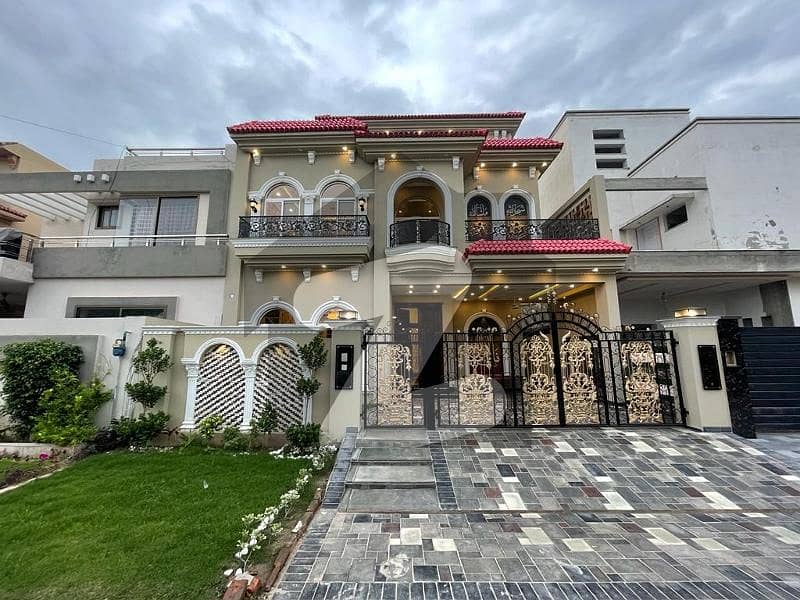 10-Marla Brand New House For Sale In STATE LIFE HOUSING Lahore Near By Park And Market