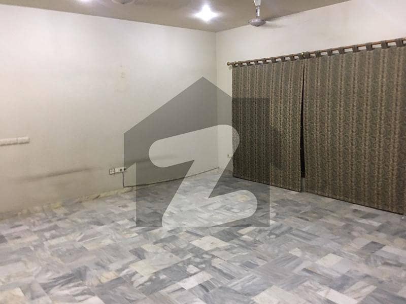 شہید ملت روڈ کراچی میں 10 کمروں کا 2 کنال دفتر 15.0 لاکھ میں کرایہ پر دستیاب ہے۔