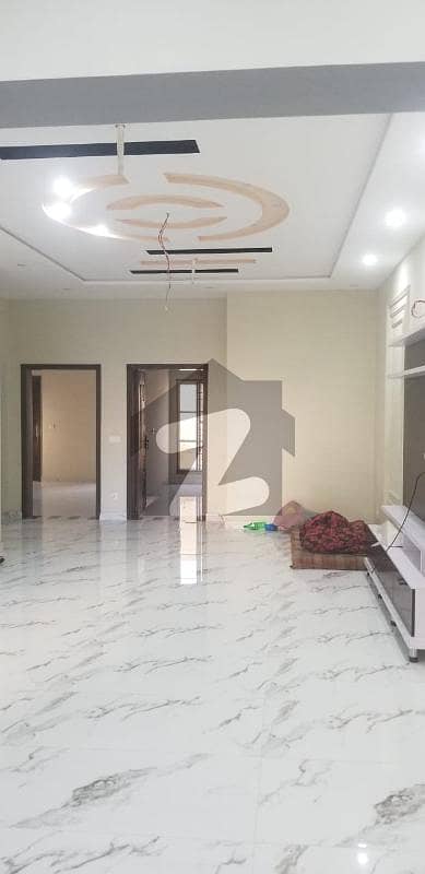 جوہر ٹاؤن لاہور میں 5 کمروں کا 7 مرلہ مکان 2.87 کروڑ میں برائے فروخت۔