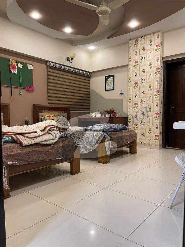 شہید ملت روڈ کراچی میں 3 کمروں کا 8 مرلہ فلیٹ 5.0 کروڑ میں برائے فروخت۔