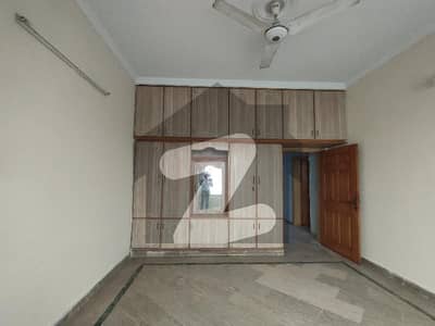 پی اے ایف آفیسرز کالونی کینٹ,لاہور میں 4 کمروں کا 12 مرلہ مکان 3.5 کروڑ میں برائے فروخت۔