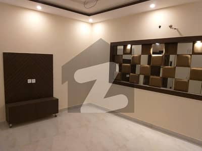 او پی ایف ہاؤسنگ سکیم لاہور میں 6 کمروں کا 1 کنال مکان 2.25 لاکھ میں کرایہ پر دستیاب ہے۔