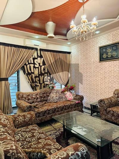 پی آئی اے ہاؤسنگ سکیم لاہور میں 5 کمروں کا 10 مرلہ مکان 3.6 کروڑ میں برائے فروخت۔