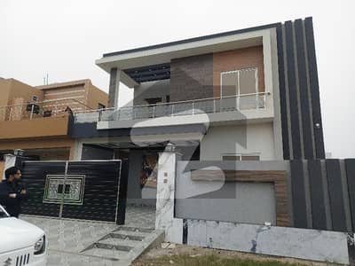 Central Park 10 Marla 1.5 Storey House Available For Sale Prime Location Near Too Park And Masjid. .