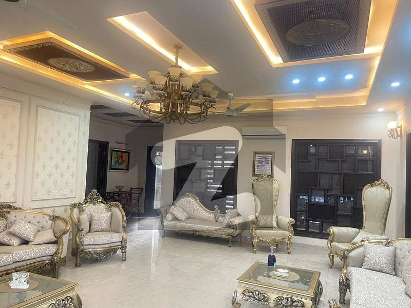 بیدیاں روڈ لاہور میں 7 کمروں کا 8 کنال فارم ہاؤس 21.0 کروڑ میں برائے فروخت۔
